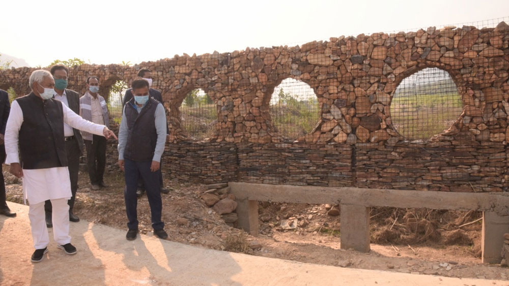 পর্যটকদের বেড়ানোর আনন্দ যাতে মাটি না হয়, তার জন্য কড়া নিরাপত্তা ব্যবস্থারও বন্দোবস্ত করা হবে। আশ্বাস নীতীশের।