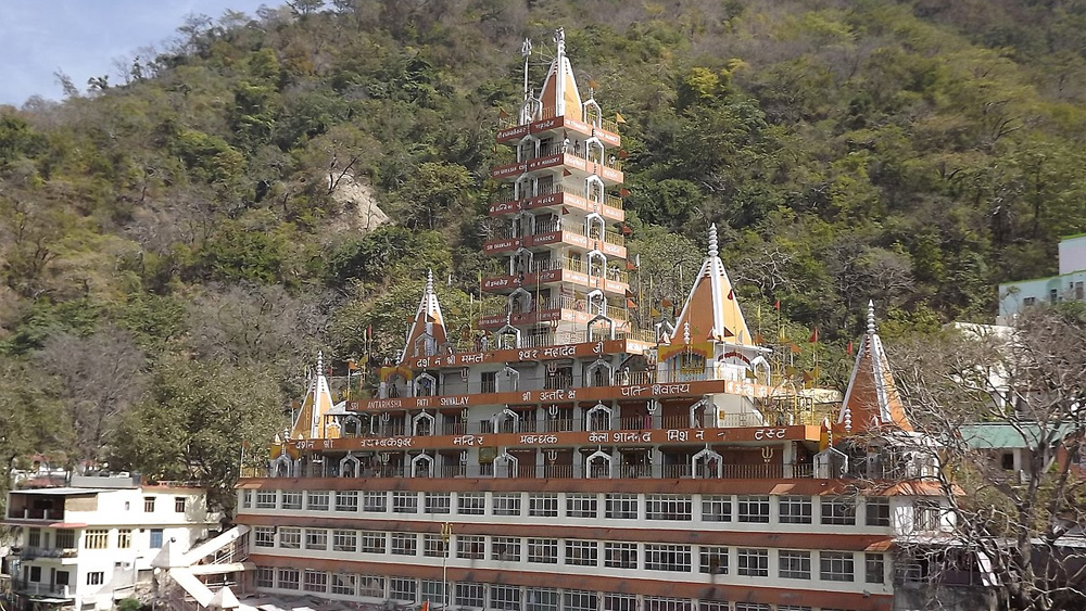 ঋষিকেশের নতুন এই সেতু চওড়ায় হবে ৮ মিটার। লম্বায় ১৩২.২ মিটার। অ্যাসফল্ট পথের দু’পাশ বরাবর থাকবে ৩.৫ ইঞ্জি পুরু কাচের প্রান্ত।