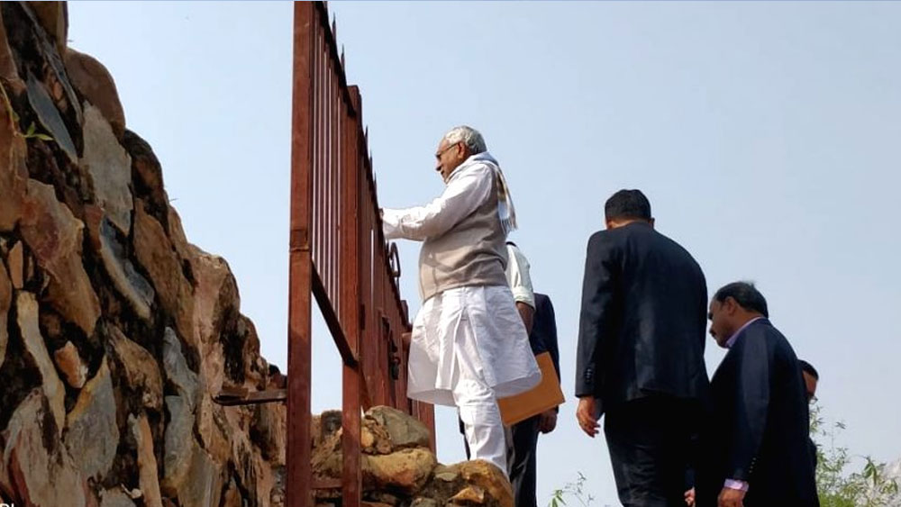 অন্য দিকে রাজগীরের কাচসেতুর কাজ ২০২১ সালের মার্চের মধ্যে সম্পূর্ণ হবে বলে জানিয়েছেন নীতীশ কুমার।