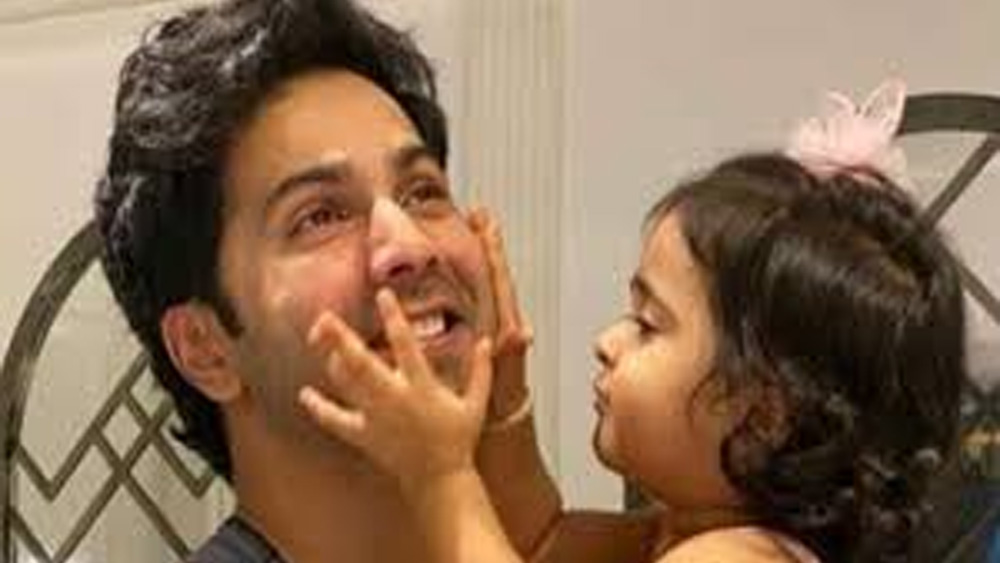 দাদা রোহিতের মেয়ে নিয়ারা বরুণের খুবই আদরের। রোহিতের নিটোল সংসার দেখেই বরুণের ইচ্ছে হয় বিয়ে করার।