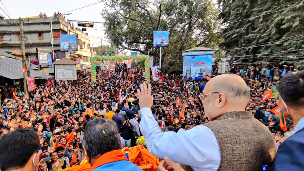 রোড শোয়ে অমিতের সঙ্গী ছিলেন রাজ্য বিজেপির নেতারাও।