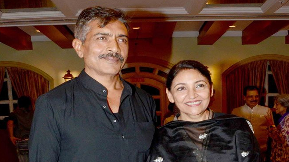 ১৯৮৫ সালে অভিনেত্রী দীপ্তি নবলকে বিয়ে করেন প্রকাশ। মূলস্রোতের বাণিজ্যিক ছবির প্রতি ভালবাসাই দৃঢ় করেছিল তাঁদের সম্পর্ক। কিন্তু শোনা যায় বিয়ের ৩ বছর পর থেকেই তাঁদের সম্পর্কে ফাটল ধরে। ১৯৮৮ থেকেই তাঁরা আলাদা থাকতে শুরু করেন।