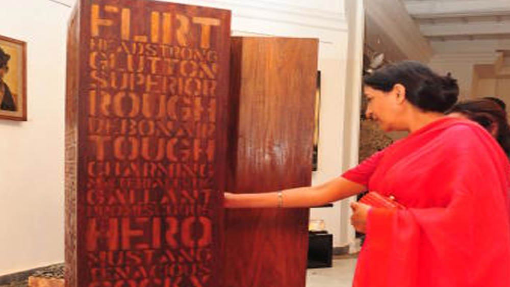 অনেকেই জানেন না অভিনেত্রী দীপ্তি একজন নামী চিত্রশিল্পীও। তাঁর মা-ও ছিলেন শিল্পী। বাবা মায়ের ইচ্ছে ছিল দীপ্তি পরবর্তী সময়ে চিত্রশিল্পীই হন। কিন্তু দীপ্তি পা রাখেন বলিউডে।