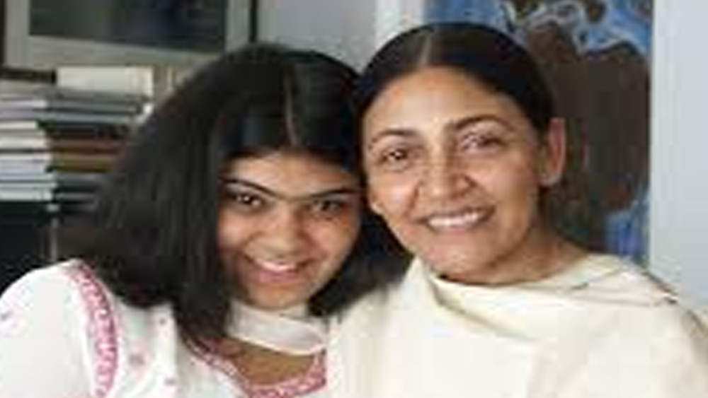 এর পর স্বামী প্রকাশ ও প্রেমিক নানা, দু’জনের থেকে দূরে সরে যান দীপ্তি। তার আগে তিনি এবং প্রকাশ একটি কন্যাসন্তান দত্তক নেন। মেয়ের নাম রেখেছেন দিশা।