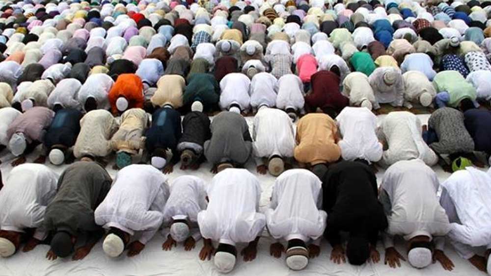 নির্মাণের পর নতুন মসজিদে একসঙ্গে ২ হাজার মানুষ নামাজ পড়তে পারবেন। এ ছাড়াও থাকছে ট্রাস্ট অফিস, গবেষণা কেন্দ্র এবং প্রকাশনী সংস্থা। মূল লক্ষ্য থাকবে ইন্দো ইসলামিক সংস্কৃতি ও সাহিত্যের উপর।   (ফাইল চিত্র)