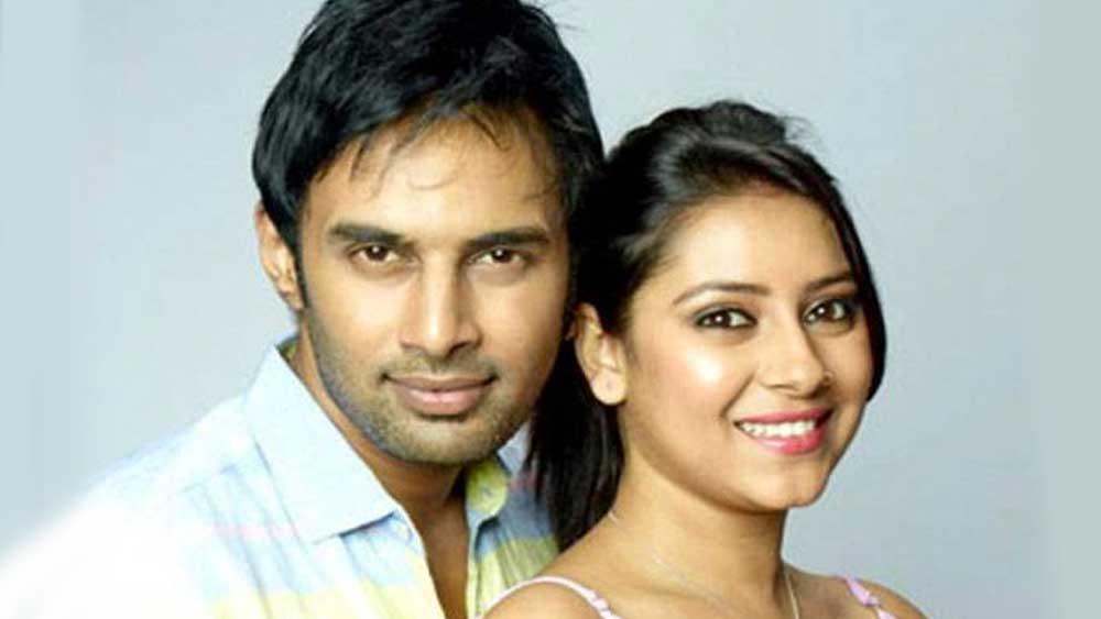 অভিনয়ের পাশাপাশি সম্পর্কের কারণেও খবরে ছিলেন প্রত্যুষা। ব্যবসায়ী মকরন্দ মলহোত্রর সঙ্গে তাঁর প্রেমের গুঞ্জন শোনা গিয়েছিল। তবে অভিনেতা রাহুল রাজ সিংহের সঙ্গে তাঁর সম্পর্ক ছিল অনেক বেশি চর্চিত ও বিতর্কিত।