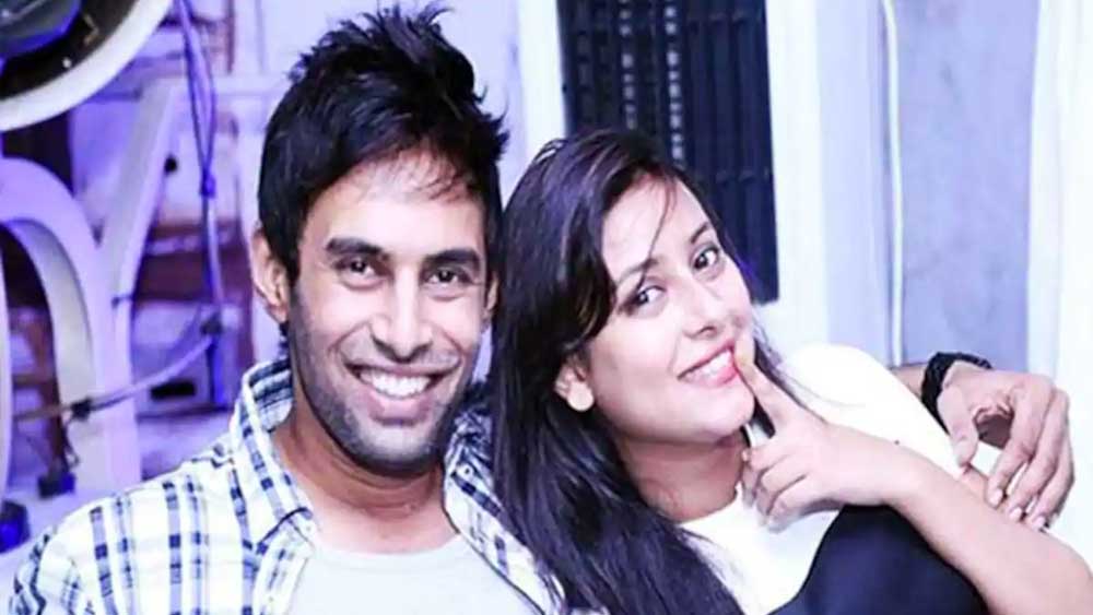 আবাসনের অন্য বাসিন্দাদের সাহায্যে প্রত্যুষাকে হাসপাতালে নিয়ে গিয়েছিলেন রাহুল। সেখানে তাঁকে মৃত বলে ঘোষণা করেন চিকিৎসকরা। ২৪ বছর বয়সি অভিনেত্রীর রহস্যমৃত্যুতে সন্দেহের তির উঠেছিল রাহুলের দিকে।