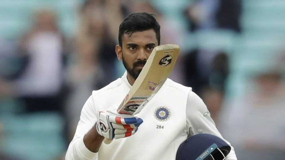 লোকেশ রাহুল: বিরাট না থাকায় দলে আসার যথেষ্ট সম্ভাবনা রয়েছে লোকেশ রাহুলের। সীমিত ওভারের ফর্ম্যাট‌ে ভাল ফর্মে ছিলেন এই ডানহাতি ব্যাটসম্যান। সেই ফর্ম টেস্টে ধরে রাখতে পারলে দলের উপকার হবে।