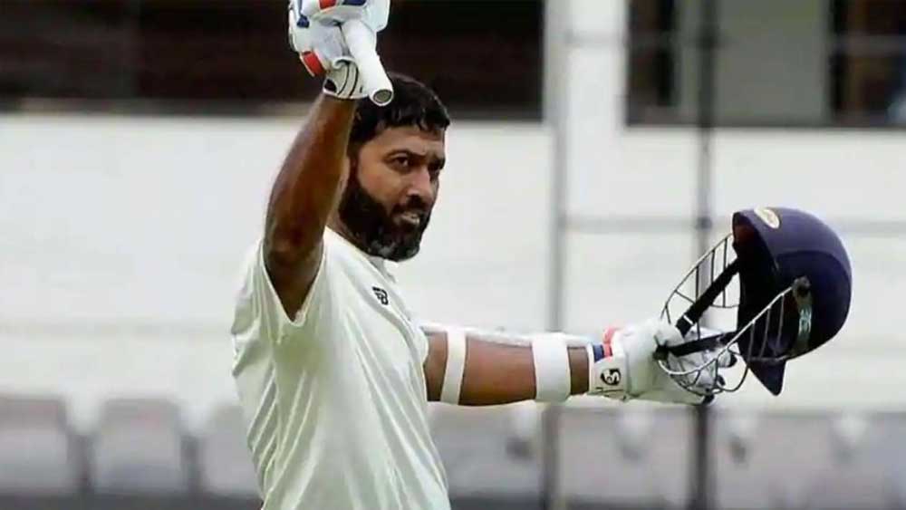 তাঁর বাবা ছিলেন সংসারের একমাত্র উপার্জনক্ষম। কিন্তু তাঁর উপার্জনে সংসারে অনটন দূর হচ্ছিল না। তাই বাধ্য হয়ে জাফরের মা আচার তৈরি করতে শুরু করেন।