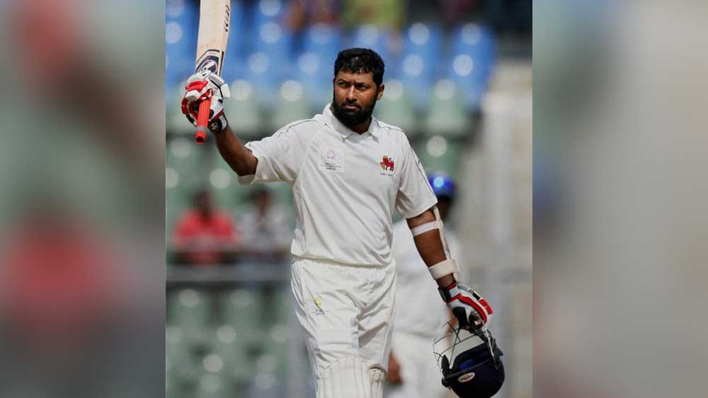 দেশের মাটিতে দক্ষিণ আফ্রিকার বিরুদ্ধে তাঁর সিরিজ খুব একটা সুখকর ছিল না। কেরিয়ারের সেরা ফর্মে থাকা শন পোলক এবং অ্যালান ডোনাল্ডের কাছে নাস্তানাবুদ হতে হয়েছিল তাঁকে। প্রথম ইনিংসে আউট হয়েছিলেন ০ রানে। সিরিজে ৪ ইনিংসে করতে পেরেছিলেন মাত্র ৪৬ রান।