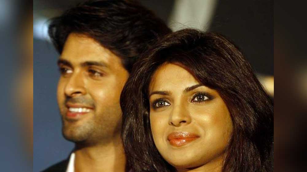 বিচ্ছেদের কারণ প্রসঙ্গে প্রিয়ঙ্কা কোনও দিন মুখ খোলেননি। তবে শোনা যায় ফ্লপ নায়কের সঙ্গে সম্পর্কে তাঁর কোনও আগ্রহ ছিল না। যদিও হরমনের দাবি, তিনি প্রিয়ঙ্কাকে সময় দিতে পারেননি বলেই তাঁদের সম্পর্ক ভেঙে যায়।