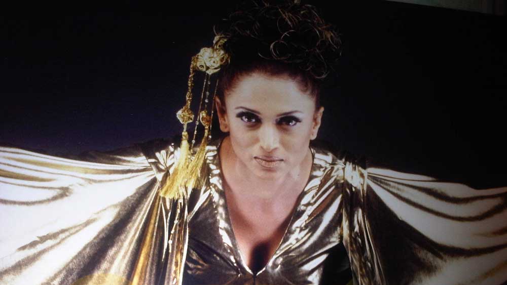 ‘সুপারহিট মুকাবিলা’ এবং ‘মানসী’-র মতো জনপ্রিয় শোয়ের সঞ্চালনা করেছেন তিনি।