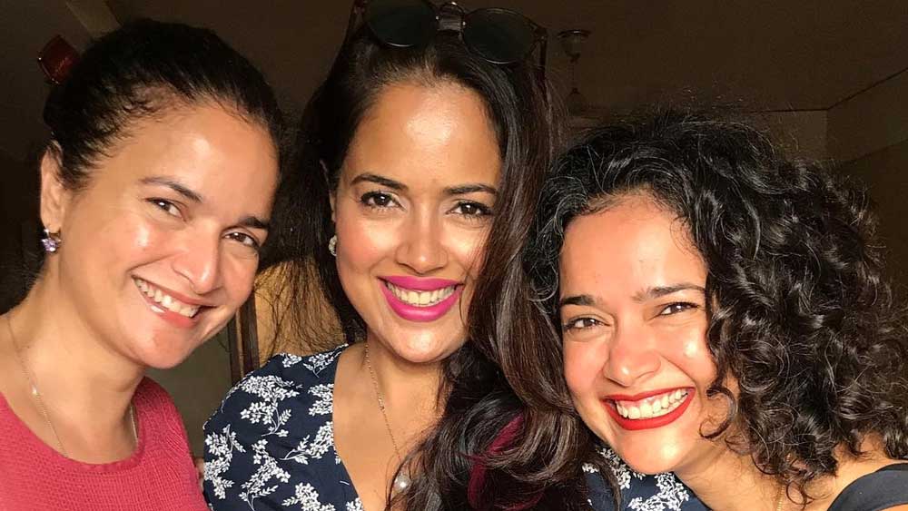 তবে দিদিদের দেখে ক্রমে সেই স্বপ্ন মনের মধ্যে বাসা বাঁধতে থাকে। যত্ন নিতে থাকেন নিজের চেহারার। বুঝতে পেরেছিলেন, বিনোদন দুনিয়ায় থাকতে হলে বহিরঙ্গে সুন্দর হতেই হবে। কঠোর ডায়েটিং করে নিজের ৩০ কেজি ওজন কমান সমীরা।