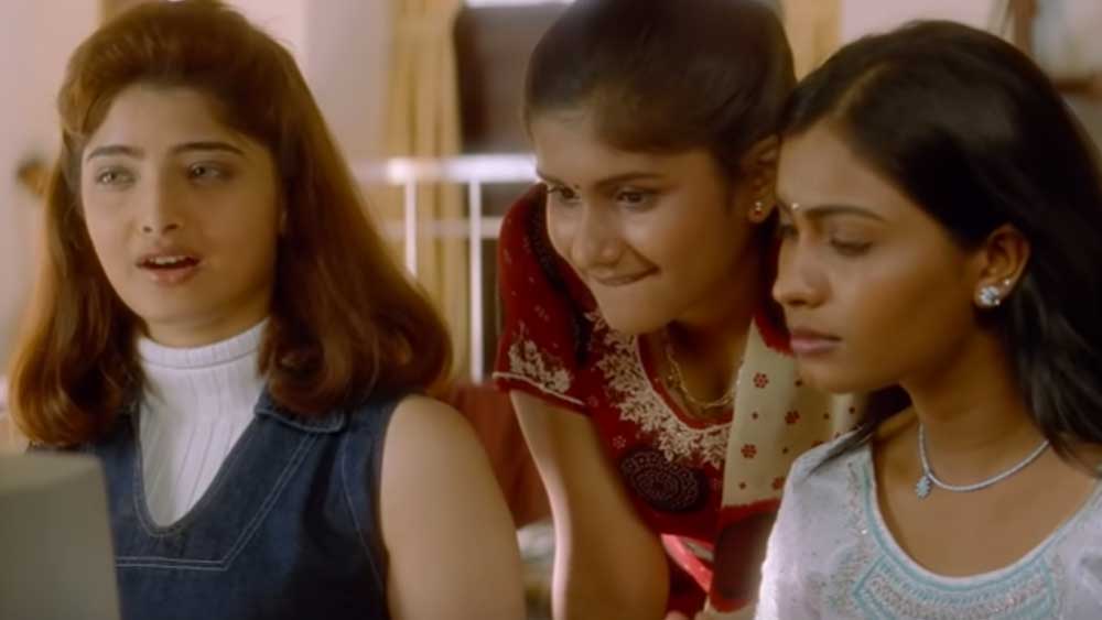 এই মিউজিক ভিডিয়ো থেকেই ইন্ডাস্ট্রিতে সকলের নজর কেড়ে নেন সমীরা। ২০০০ সালে সমীরার প্রথম অভিনয় করার কথা ছিল তামিল ছবি ‘সিটিজেন’-এ। কিন্তু শেষ অবধি এই সুযোগ তাঁর হাতছাড়া হয়ে যায়।