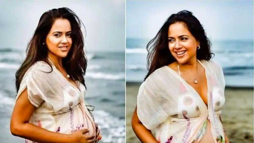 সমীরা বলেন, সেলেব হয়ে গেলেই কোনও মহিলার প্রেগন্যান্সি গ্ল্যামারাস হয়ে যায় না। প্রত্যেক মেয়েকেই সন্তানধারণের সময় নানা শারীরিক সমস্যা সহ্য করতে হয়। সোশ্যাল মিডিয়ায় ‘গ্ল্যামারাস প্রেগন্যান্সি’ বলে যা ছবি দেওয়া হয়, সে সব আসলে নকল। মত ‘রেস’-এর নায়িকার।