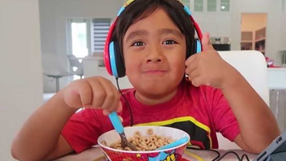 পাশাপাশি, ‘রায়ানস ওয়ার্ল্ড’ নামে তার নিজস্ব ওয়েবসাইট আছে। নিকোলোডিয়ন চ্যানেলে চলে নিজস্ব টিভি সিরিজ।