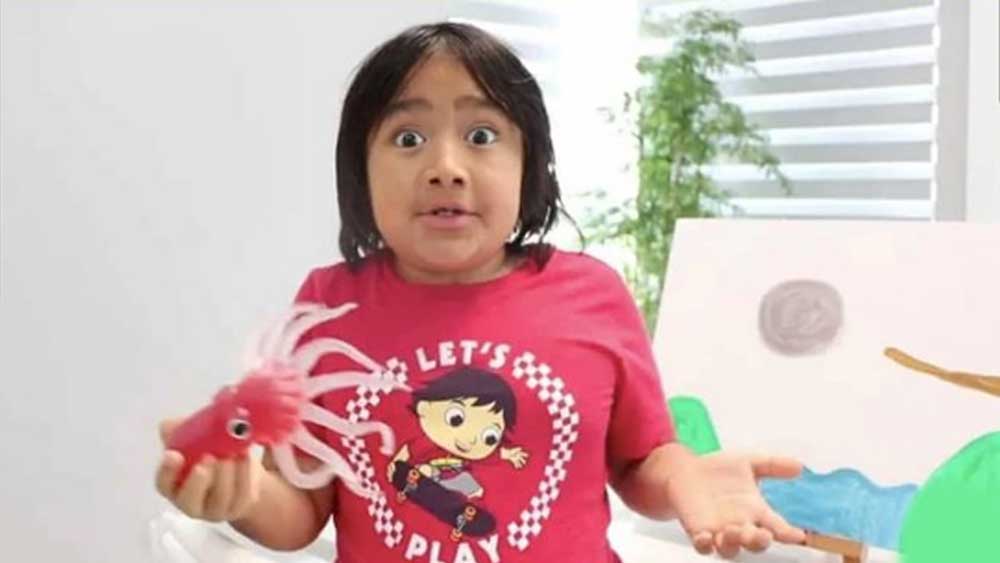 নেটদুনিয়ায় তাকে বলা হয় ‘চাইল্ড ইনফ্লুয়েন্সার’। অর্থাৎ যে শিশু বাকিদের উপর প্রভাব বিস্তার করতে জুড়িহীন।