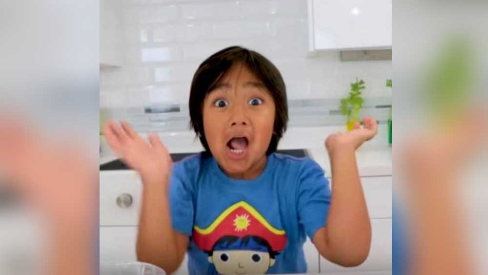 ২০১৫ সালের মার্চ থেকে রায়ান প্রথমে ইউটিউব ভিডিয়ো করতে শুরু করে।