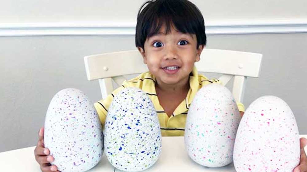 রায়ানের সবথেকে জনপ্রিয় ভিডিয়ো ‘হিউজ এগস সারপ্রাইজ টয়েজ চ্যালেঞ্জ’ ইতিমধ্যেই ২০০ কোটি ভিউজ ছাড়িয়ে গিয়েছে। বিশ্ব জুড়ে ইউটিউবে সবথেকে বেশি দেখা হয়েছে এ রকম ৬০টি ভিডিয়োর মধ্যে এটিও একটি।