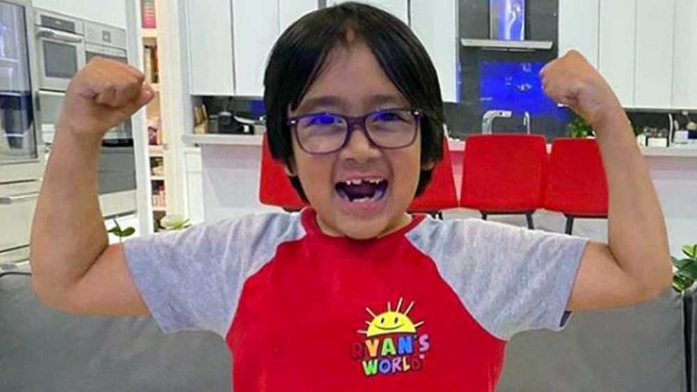 বিভিন্ন অনলাইন সংস্থায় রায়ানের নাম ও ছবি ব্যবহার করা হয় বিজ্ঞাপন ও প্রচারের স্বার্থে। নিত্যনতুন খেলনা নিয়ে খেলার মধ্যে শিশুরাও যে ভোগবাদের শিকার হচ্ছে, সে বিষয়েও উদ্বিগ্ন সমাজবিজ্ঞানীরা।