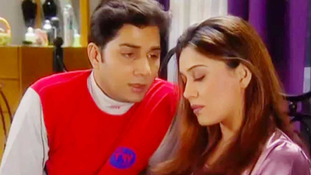 ধারাবাহিকের চিত্রনাট্য অনুযায়ী সিমরন একইসঙ্গে কর্তব্যপরায়ণ চিকিৎসক এবং স্নেহময়ী মা। নিকির অভিনয়গুণে পর্দায় প্রাণবন্ত হয়ে উঠেছিল চরিত্রটি।