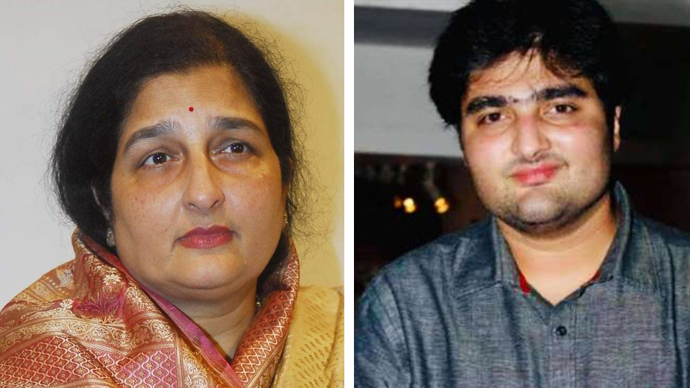 সুশান্ত-কাণ্ড ঘটার আগে ফিরে যাওয়া যাক বছরের শুরুতে। তখন ‘মেয়ে’ শব্দটা গুরুত্বপূর্ণ হয়ে দাঁড়িয়েছিল অনুরাধা পড়োয়ালের জীবনে। কেরলের জনৈক কারমালা মোডেক্স দাবি করেন অরুণ এবং অনুরাধা পড়োয়ালই তাঁর বাবা-মা। ব্যস্ত সময়সূচির জন্য তাঁরা শৈশবেই নাকি কারমালাকে দিয়ে দিয়েছিলেন পোন্নাচান এবং অ্যাগনেসকে। তার পর থেকে তাঁরাই তাঁর পালক বাবা-মা। নিজের দাবি আদালতে পেশ করেছেন কারমালা। অনুরাধার সঙ্গে অবশ্য দেখা করতে পারেননি। ঘটনাচক্রে এ বছরই সেপ্টেম্বরে ছেলে আদিত্যকে হারিয়েছেন অনুরাধা। প্রতিশ্রুতিমান মিউজিক অ্যারেঞ্জার আদিত্য মাত্র ৩৫ বছর বয়সে জীবন ছেড়ে চলে গিয়েছেন কিডনি বিকল হয়ে।