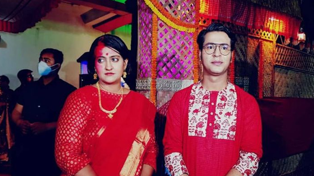 সৃজিতকে ঘিরে বিতর্কের সঙ্গে তাও সম্পর্ক ছিল তাঁর কাজের। অভিনেতা অনির্বাণ অতিমারির বছরে খবরে থাকলেন বিয়ের জন্য! তাঁর স্ত্রী মধুরিমার চেহারা থেকে সিঁদুর পরানোর ধরন— অনুরাগীদের আলোচনার তালিকায় থাকল সবই।