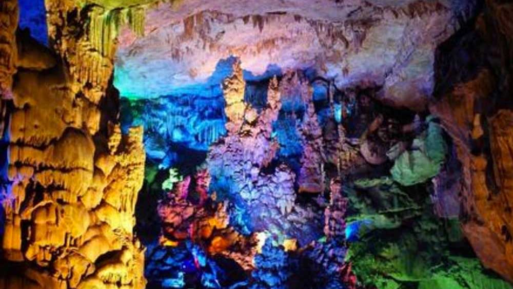 তবে ভূবিজ্ঞানীদের মতে, এক সময় গভীর জলাশয় ছিল এখানে। জলাশয়ের নীচে নিমজ্জিত ছিল এই পাথরগুলো।