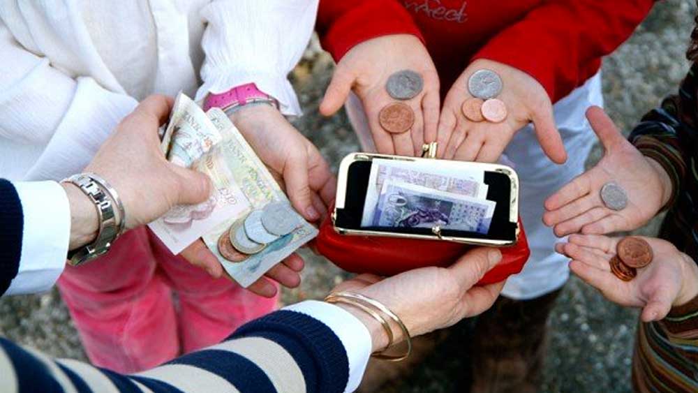 তারা শুধু মাথা ঘামায় পকেটমানি নিয়ে। এই টাকা ইচ্ছামতো খরচ করে কৈশোরের স্বাদ মিটিয়ে থাকে তারা।