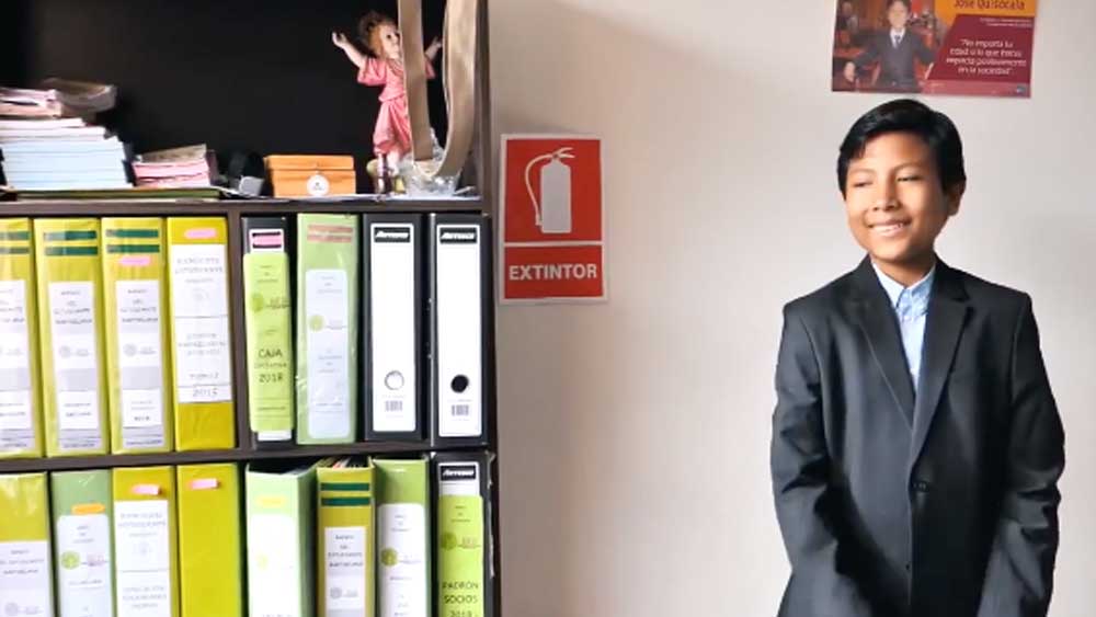 অথচ এই বয়সের এক কিশোর সত্যিকারের ব্যাঙ্ক বানিয়ে সাড়া বিশ্বকে একেবারে তাক লাগিয়ে দিয়েছে। সেই ব্যাঙ্কের টাকা ডেবিট কার্ডের মাধ্যমে লেনদেনও চলছে।