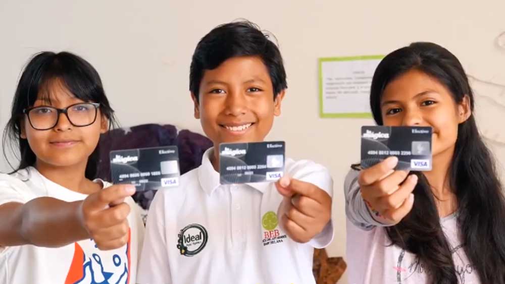 মাত্র ৭ বছর বয়সে প্রথম চিলড্রেন’স সেভিংস ব্যাঙ্ক গড়ে তোলে হোসে। প্রথমে তার সহপাঠীরাই ছিল গ্রাহক।