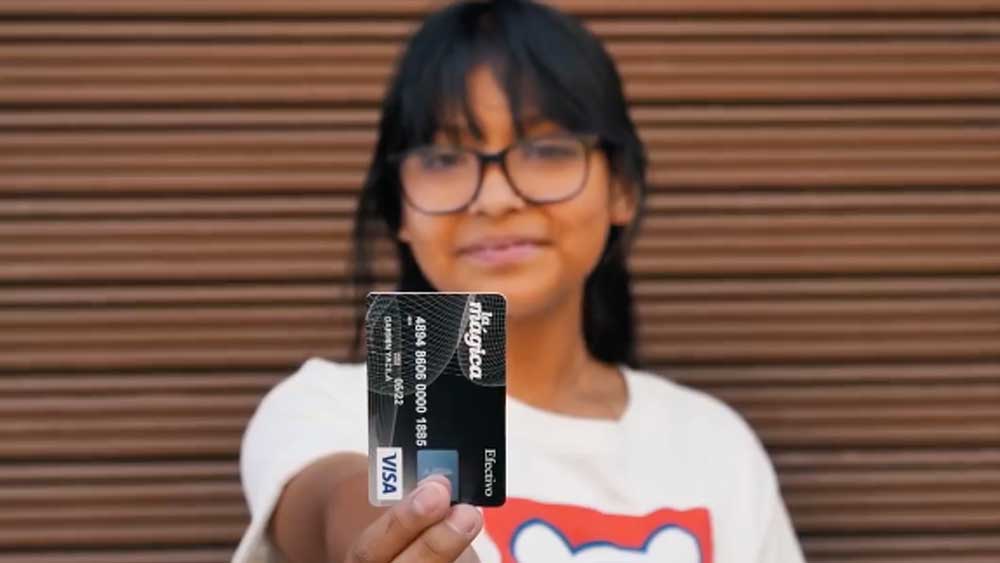 ব্যাঙ্ক শুরু হয়েছিল ক্লাসরুম থেকে। ব্যাঙ্ক চালু করে ডেবিট কার্ড ছাপিয়ে প্রথমে সহপাঠীদের দিয়েছিলেন তিনি। বিষয়টিতে এতটাই কৌতূহল জন্মায় যে ক্রমে স্কুলের বাইরেও প্রচুর গ্রাহক তাঁর ব্যাঙ্কে অ্যাকাউন্ট খুলে ফেলেন।