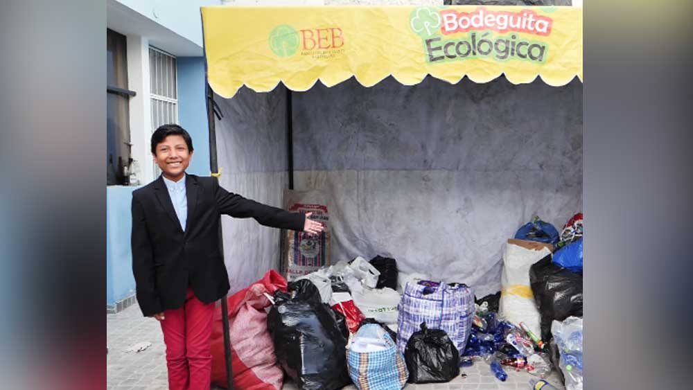 এই কম বয়সেই বিশ্বকে সবুজ করার পাশাপাশি সহপাঠীদের পকেটও চিরসবুজ রাখার কঠিন দায়িত্ব নিয়ে ফেলেছে হোসে।