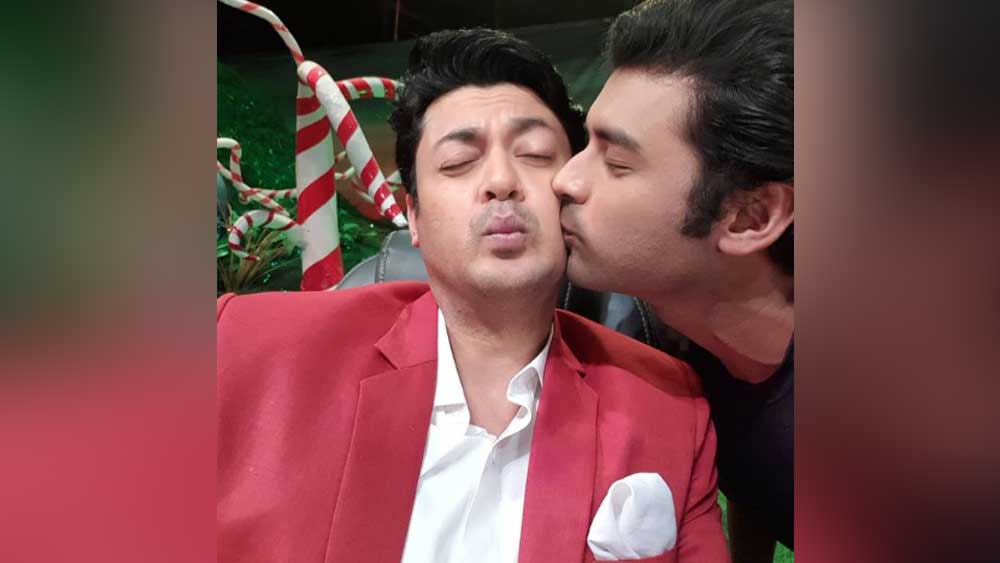 বড়দিনে অনুরাগীদের নতুন চমক দিলেন অভিনেতা যিশু সেনগুপ্ত। তাঁর পরবর্তী ছবি, ‘বাবা বেবি ও…’-এর পোস্টার প্রকাশ্যে আনলেন অভিনেতা। সব কিছু ঠিক থাকলে মার্চ মাস থেকে শুরু হবে ছবির শ্যুটিং।