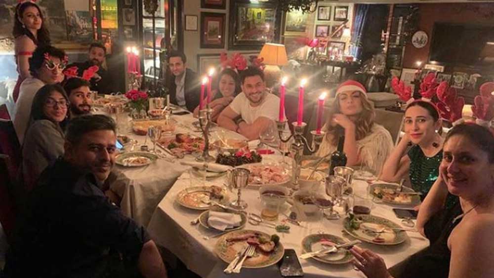 বড়দিনের দুপুর পরিবারের সঙ্গে কাটালেও, আগের দিন রাতে চুটিয়ে পার্টি করেছেন করিনা। দিদি করিশ্মা, স্বামী সইফ ছাড়াও আসর জমাতে এসে উপস্থিত হয়েছিলেন সোহা আলি খান, কুণাল খেমু।