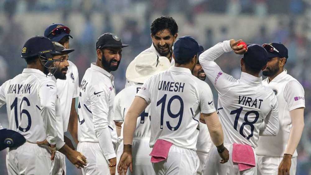 এ ছাড়াও প্রতি বছর ভারতীয় দলের ক্রিকেটারদের গ্রেড অনুযায়ী টাকা দেওয়া হয়। ৪টি গ্রেডে ভাগ করা রয়েছে ভারতের হয়ে আন্তর্জাতিক ম্যাচ খেলা ক্রিকেটারদের।