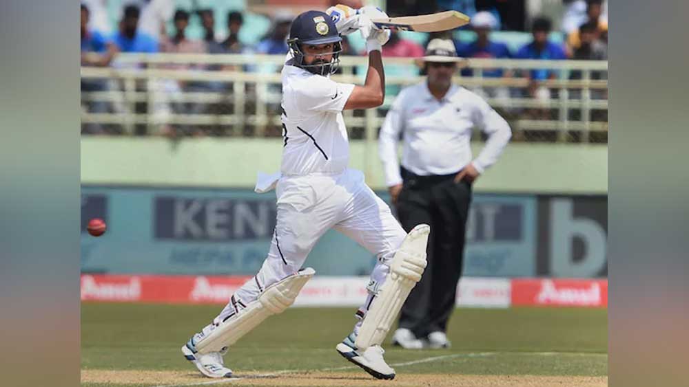 রোহিত এই বছর খেলেছেন ৩টি এক দিনের ম্যাচ এবং ৪টি টি২০। ৭টি ম্যাচে তাঁর আয় মাত্র ৩০ লক্ষ টাকা।