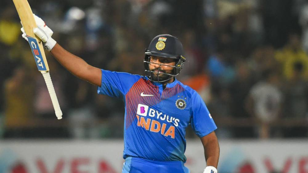 আইসিসি-র দশকসেরার দলে নাম রয়ছে মুম্বই ইন্ডিয়ান্সের ক্যাপ্টেন রোহিত শর্মারও। টেস্ট দলে জায়গা না হলেও টি-টোয়েন্টি এবং ওডিআই— দু’দলেই রয়েছেন রোহিত।