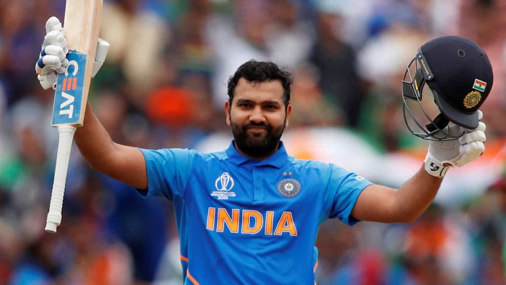 টি-টোয়েন্টি এবং ওডিআই কেরিয়ারে দেদার রান কুড়িয়েছেন রোহিত শর্মা। ২০০৭ সালে ওই দুই ফরম্যাটেই অভিষেক হয়েছিল তাঁর। আয়ারল্যান্ডের বিপক্ষে ভারতীয় জার্সিতে নেমেছিলেন ওডিআইতে। এবং সে বছরই ইংল্যান্ডের বিরুদ্ধে অভিষেক হয়েছিল টি-টোয়েন্টি ম্যাচে।