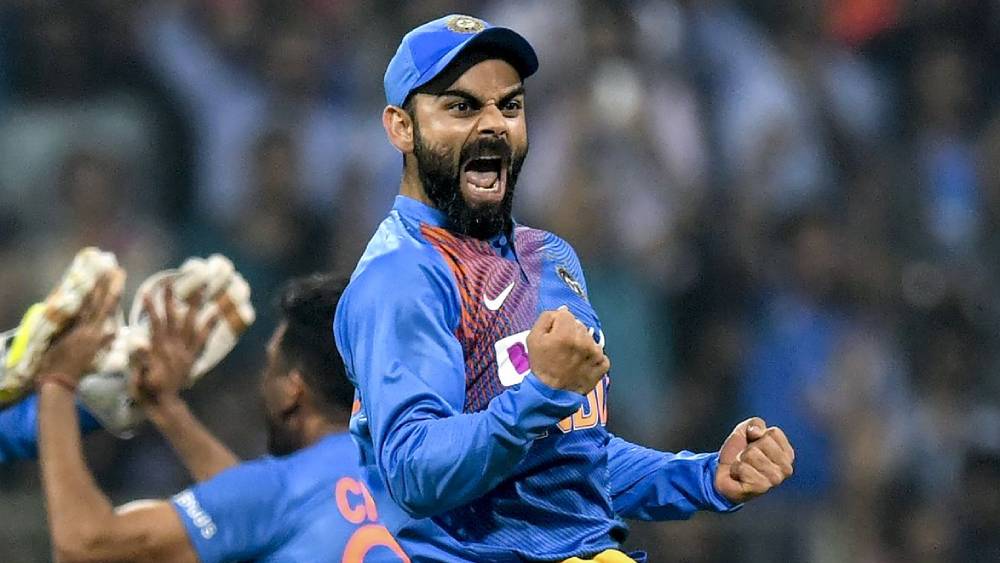 ২০১০ সালে জিম্বাবোয়ের বিরুদ্ধে টি-টোয়েন্টি অভিষেক হয়েছিল কোহালির। এখনও পর্যন্ত ৮৪টি ম্যাচে ২৯১৮ রান করা কোহালির স্ট্রাইক রেট ১৩৮.৪৪। ২৫১টি ওডিআই ম্যাচে ১২ হাজারের বেশি রান (১২০৪০)। সেখানেও চমকপ্রদ গড় ৫৯.৩১। অন্য দিকে, ২০১১-তে ওয়েস্ট ইন্ডিজের বিরুদ্ধে টেস্টে অভিষেক পর থেকে ৭৩১৮ রান বেরিয়েছে তাঁর ব্যাট থেকে। টেস্টে ২৭ এবং ওডিআইতে ৪৩ সেঞ্চুরির মালিক যে আইসিসি-র বিচারে তিন ফরম্যাটেই দশকসেরার দলে থাকবেন, তাতে তাই আশ্চর্যের কিছু নেই।