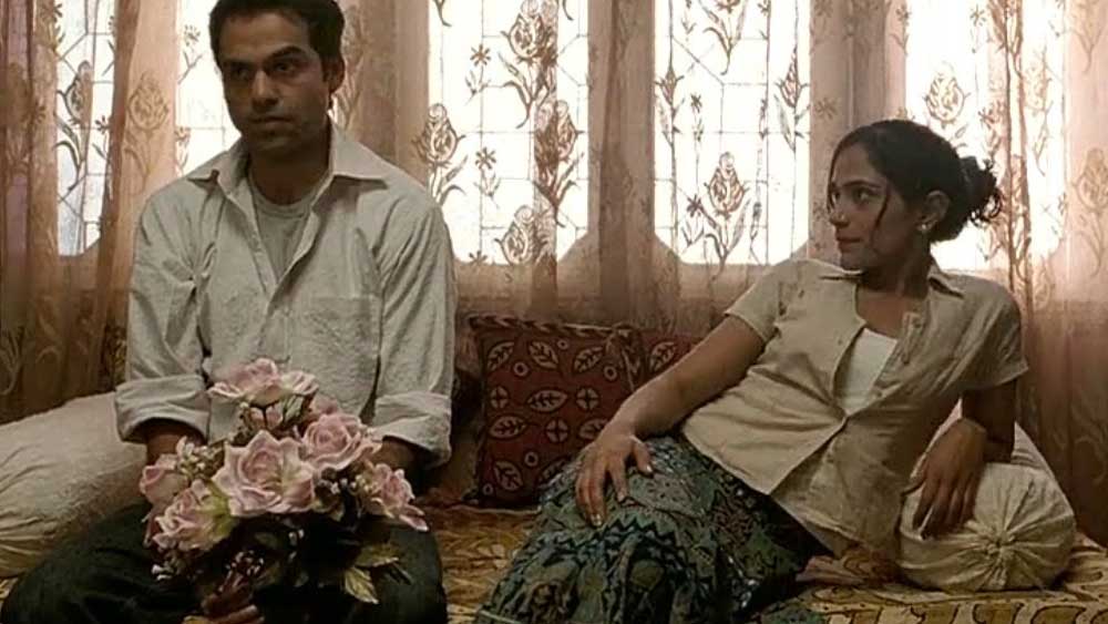 পরিচালক দিবাকর বন্দ্যোপাধ্যায়ের ‘ওয়ে লাকি লাকি ওয়ে ছবি’-তে প্রথম অভিনয় করেন তিনি। খুব বড় চরিত্র না হলেও নজর কেড়েছিলেন তিনি। কিন্তু পর্দায় তাঁর অভিনয় দেখার পরেও তাঁর শরীর নিয়ে মন্তব্য করতে থাকে গোটা বলি-পাড়া। কিন্তু দু’এক জন সমালোচক তাঁর অভিনয় ক্ষমতার প্রশংসা না করে পারেননি।