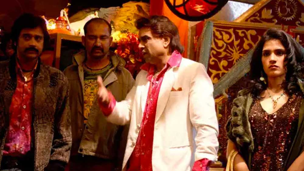 ‘ওয়ে লাকি লাকি ওয়ে’ ছবিটির স্ক্রিনিং চলছিল গোয়াতে। সে সময়ে খবর আসে মুম্বই হামলার। ২৬/১১-র সেই ভয়াবহ জঙ্গী হামলায় প্রাণহানি তো হলই। মানসিক রোগও বেড়ে গেল বাণিজ্যনগরীর মানুষের মধ্যে। পাশাপাশি ক্ষতিগ্রস্ত হল সিনেমা জগতও। সেই সময়ে মুক্তি পেয়েছিল এই ছবিটি। কিন্তু দর্শক ছবি দেখতে হলে গেলেন না।