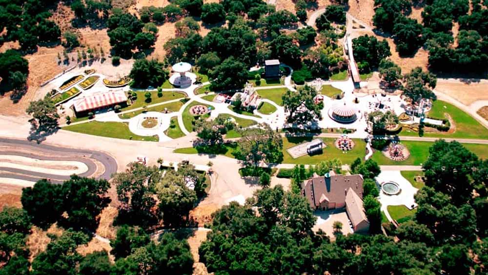 ২৭০০ একর জমি জুড়ে বিস্তৃত এই দিকশূন্যপুরে ছিল মোট ২২ রকমের বাড়ি। সেগুলির মধ্যে একটি ছিল ১২ হাজার বর্গফুটের প্রাসাদ। যার স্থাপত্যশৈলি ছিল নর্ম্যান্ডি ঘরানার।