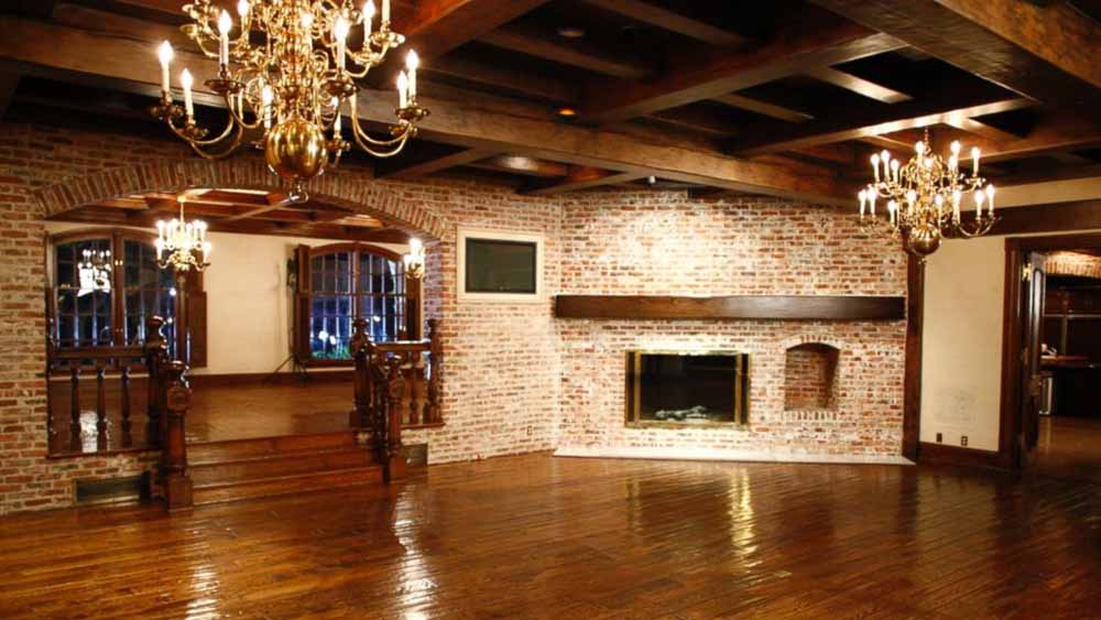 পরে সব অভিযোগ থেকে পপসম্রাট মুক্তি পেয়েছিলেন। তবে তিনি আর কোনও দিন ‘নেভারল্যান্ড’-এ ফিরে আসেননি। বলেছিলেন, তিনি আর কোনও দিন এখানে থাকবেন না।