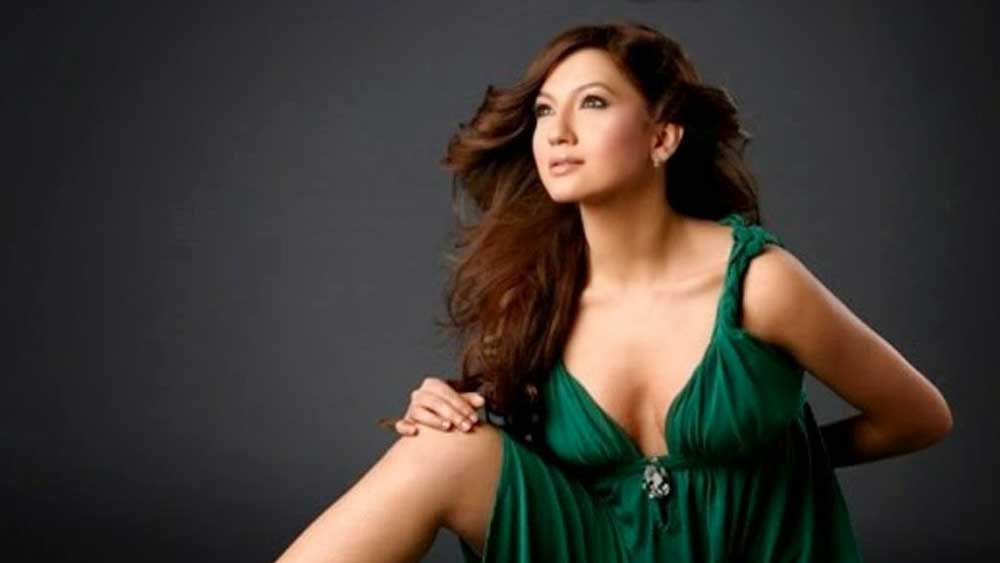 ৪ ভাইবোনের সঙ্গে গওহর বড় হয়েছেন পুণে শহরে। তিনি সবথেকে ছোট। তাঁর দিদি নিগর খান অভিনেত্রী। আর এক দিদি কওসর খানের একটি স্পা আছে দুবাইয়ে।