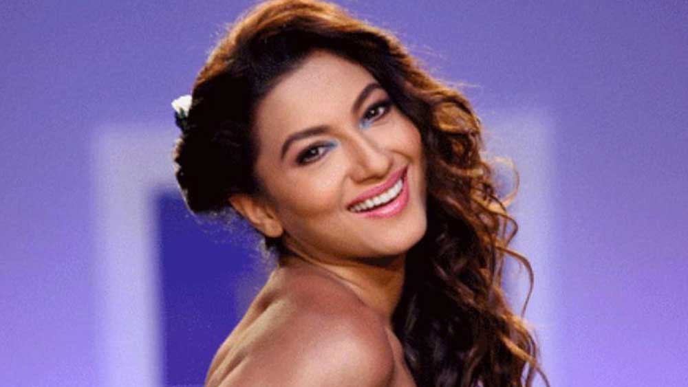 পরিচালক সাজিদ খানের সঙ্গে গওহরের এনগেজমেন্টও হয়ে গিয়েছিল ২০০৩ সালে। কিন্তু শেষ অবধি তাঁদের সম্পর্ক বিয়ে অবধি আর গড়ায়নি।