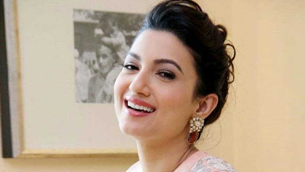 ২০১৯ সালে নিজের নামে একটি ক্লোদিং লাইন খুলেছেন। বলেন, অনেকেই ক্লোদিং লাইনের মুখ হচ্ছেন। সেখানে তাঁরা শুধুই ব্র্যান্ডটিকে রিপ্রেজ়েন্ট করছেন। এখানে কোম্পানির ভাবনা, ইনভেস্টমেন্ট, প্রোডাকশন— সব তাঁর নিজের।