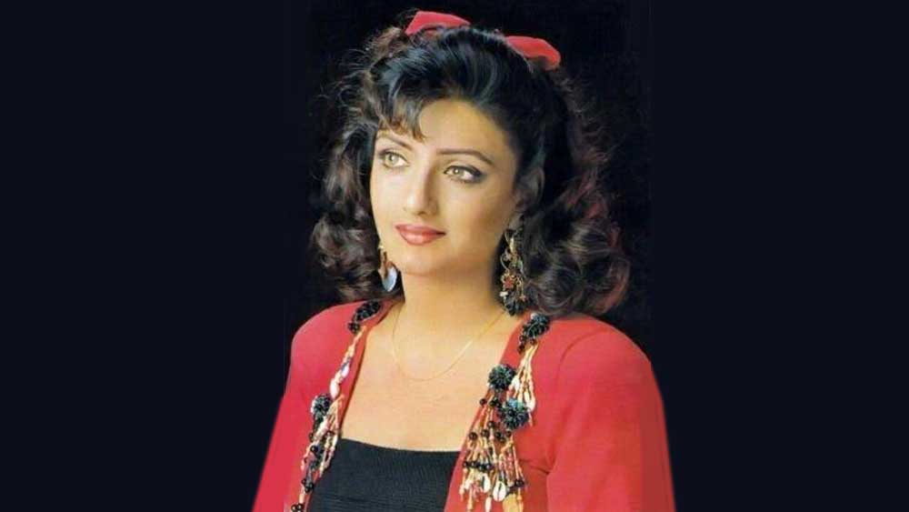 শান্তিপ্রিয়ার প্রকৃত নাম ‘শান্তাম্মা’। তাঁর জন্ম ১৯৬৯ সালের ২২ সেপ্টেম্বর। তামিল ইন্ডাস্ট্রিতে তিনি পরিচিত নিশান্তি নামে। তেলুগু ও হিন্দি বিনোদন জগতে তাঁর পরিচয় শান্তিপ্রিয়া।