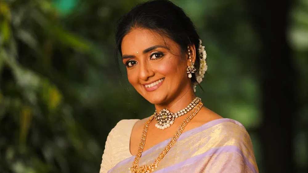 দুই সন্তান-সহ সংসারের যাবতীয় ব্যয়ভার সে সময় শান্তপ্রিয়ার উপর এসে পড়ে। তিনি টেলিভিশনে অভিনয় আগের তুলনায় বাড়িয়ে দেন।