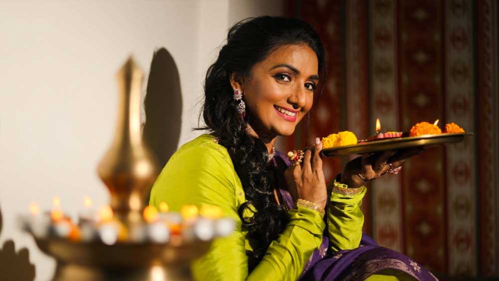 শান্তিপ্রিয়া জানিয়েছেন, গায়ের রঙের জন্য কটূক্তির শিকার হয়েছেন তাঁরা দুই বোনই। ফলে অভিনয় থেকে উৎসাহ হারিয়ে ফেলেছেন বার বার।